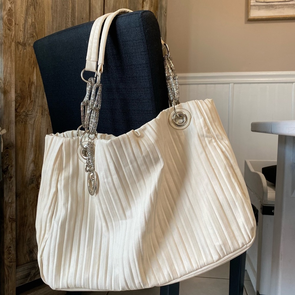 VINTAGE PRE-LOVED IVORY FAUX LEATHER MIZTIQUE LARGE HANDBAG